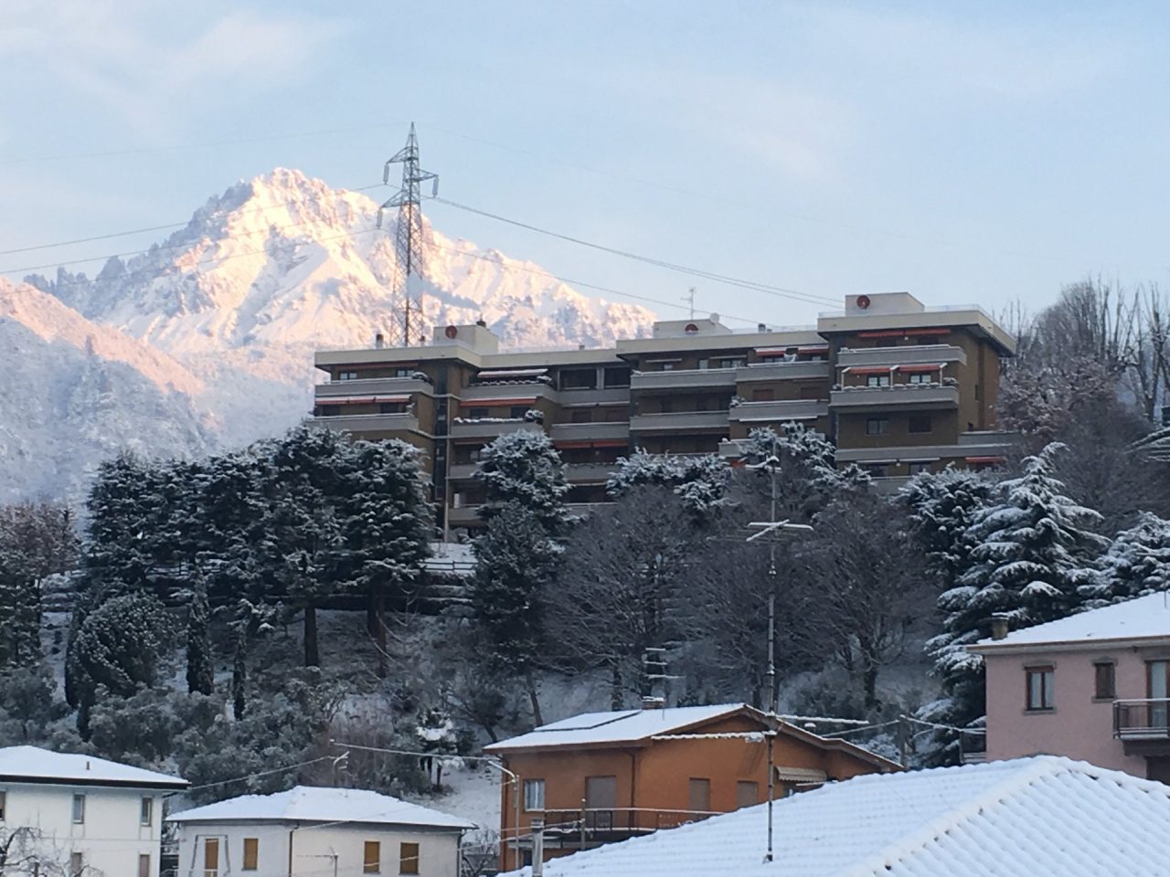 Burian non molla, anche oggi Lecchese imbiancato FOTO E PREVISIONI