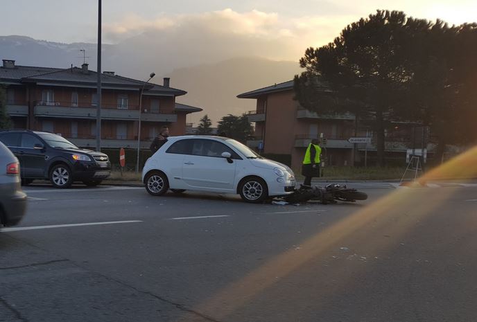 Incidente auto moto a Olginate coinvolto un diciottenne