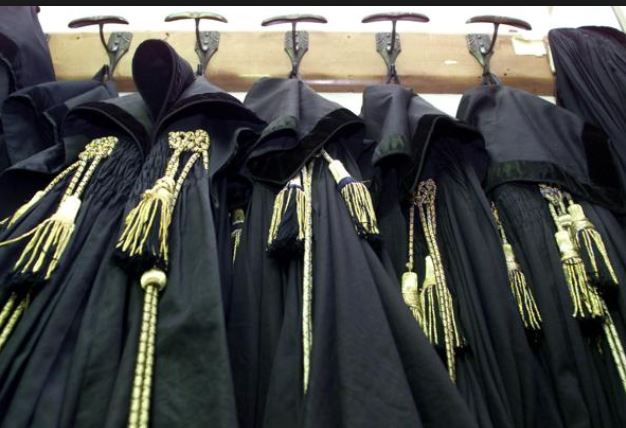 Cambia i voti per ripicca professoressa condannata