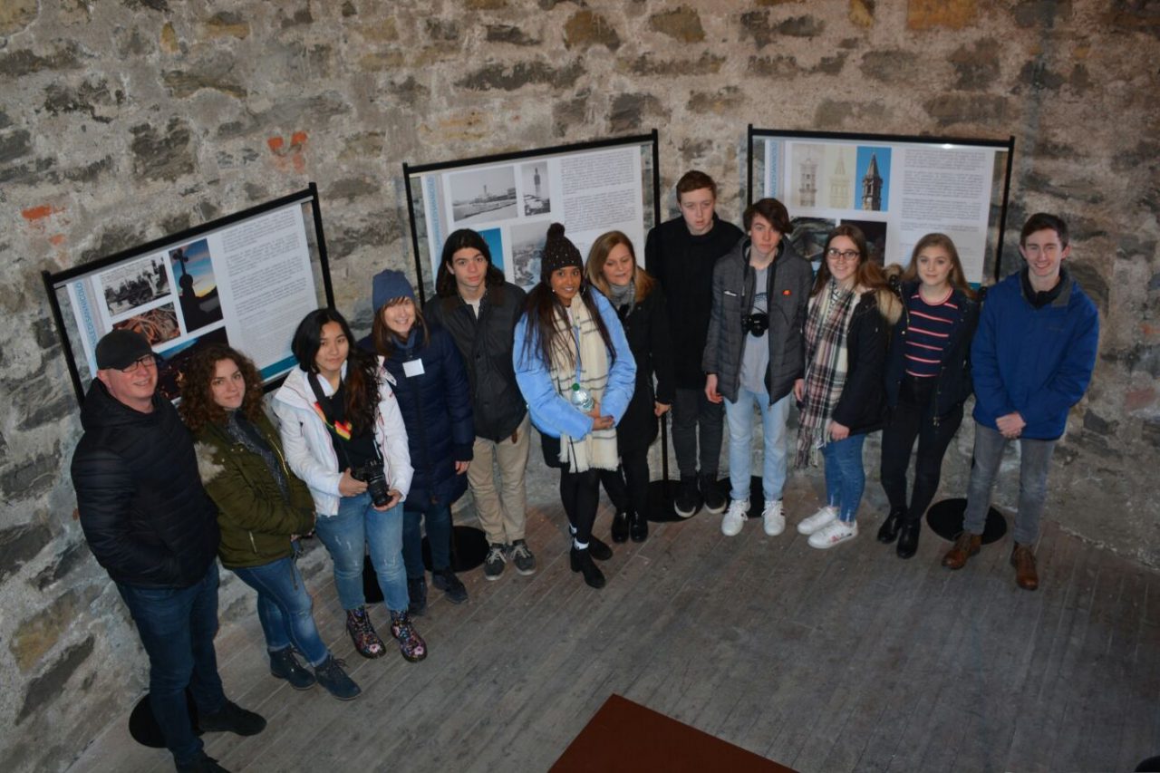 Studenti stranieri in visita al campanile di Lecco