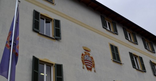 Mandello, comune chiuso al giovedì. Il sindaco: «Necessario per migliorare il servizio»