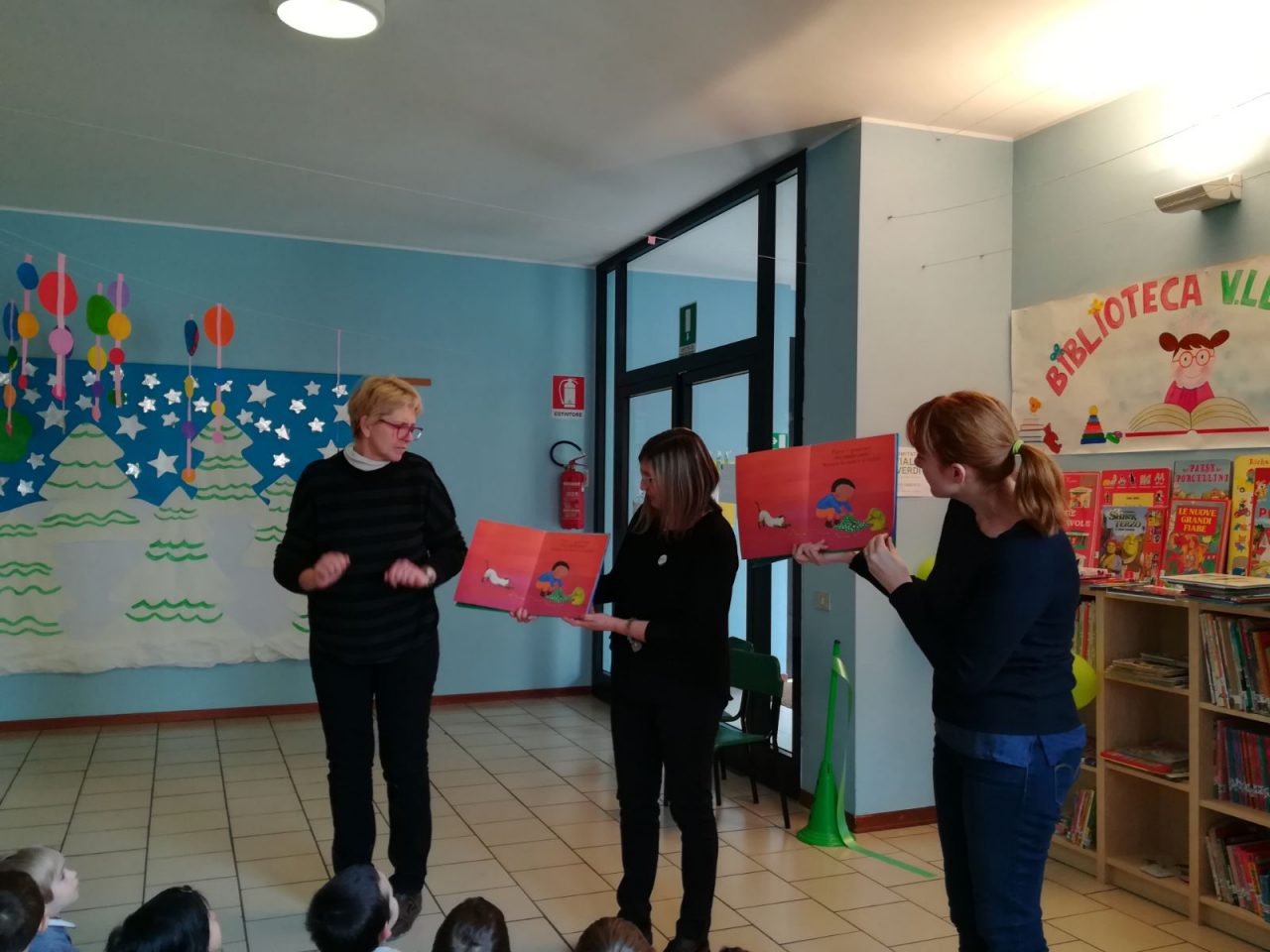 Una biblioteca per la scuola materna FOTO e VIDEO