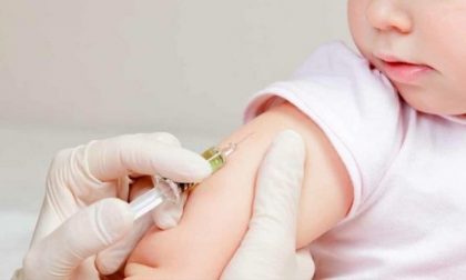 Vaccini: Arrigoni furioso lancia l'hashtag #tuttiascuola