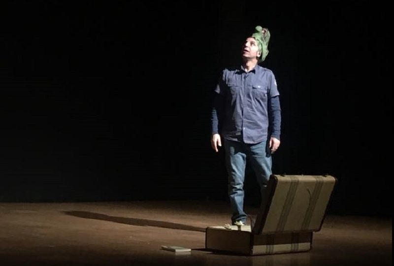 “Mio fratello rincorre i dinosauri”: un successo lo spettacolo a Mandello