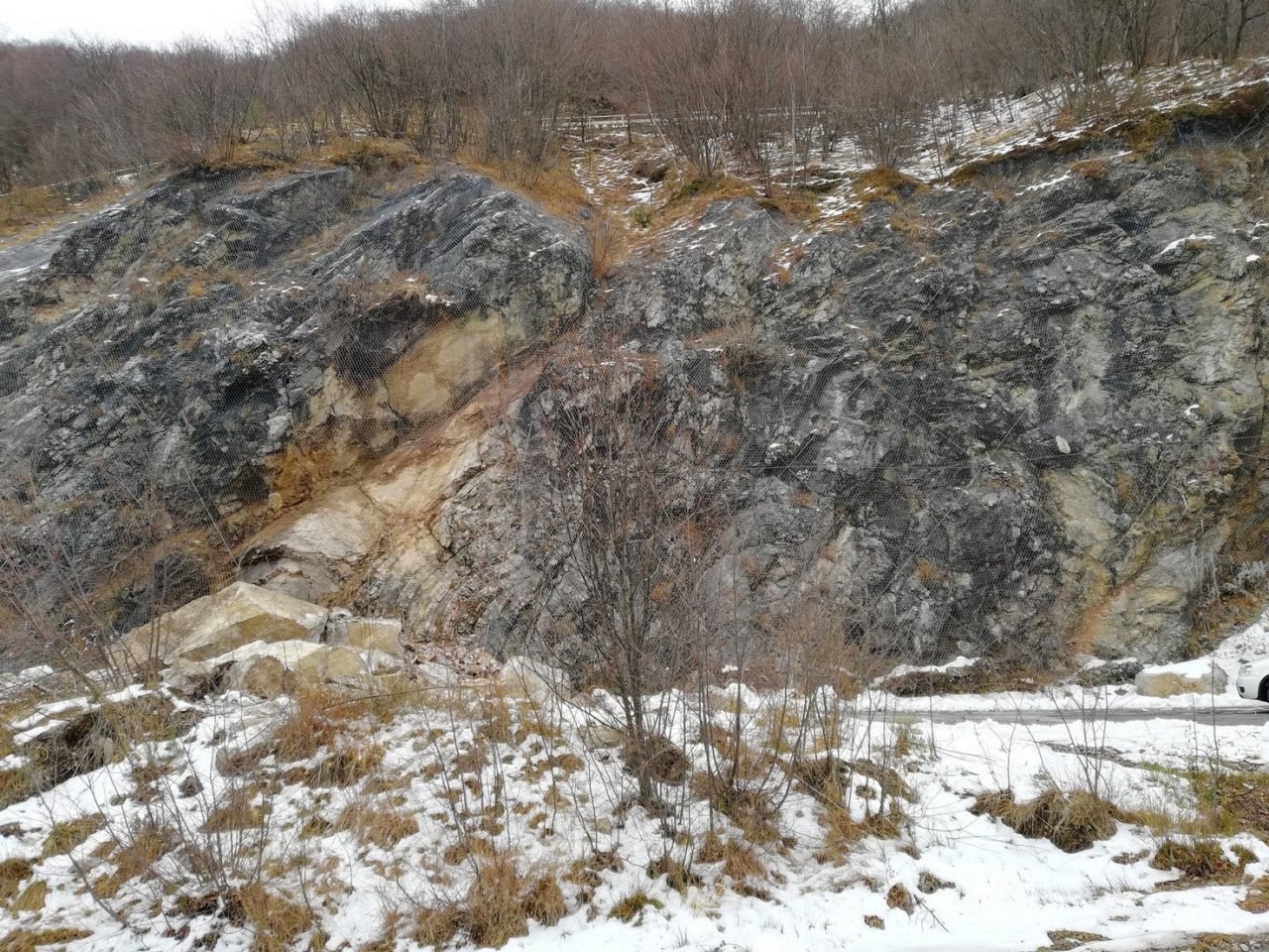Strada provinciale chiusa per frana da dicembre: 130mila euro per sistemarla FOTO
