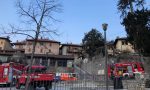 Tetto in fiamme, Vigili del Fuoco al lavoro