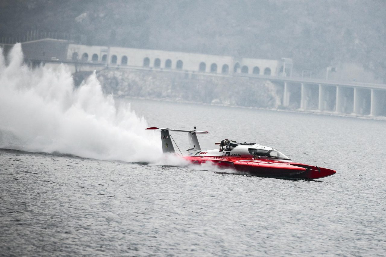 A 277 km/h sul Lario: il nuovo record di Fabio Buzzi, 75 anni VIDEO