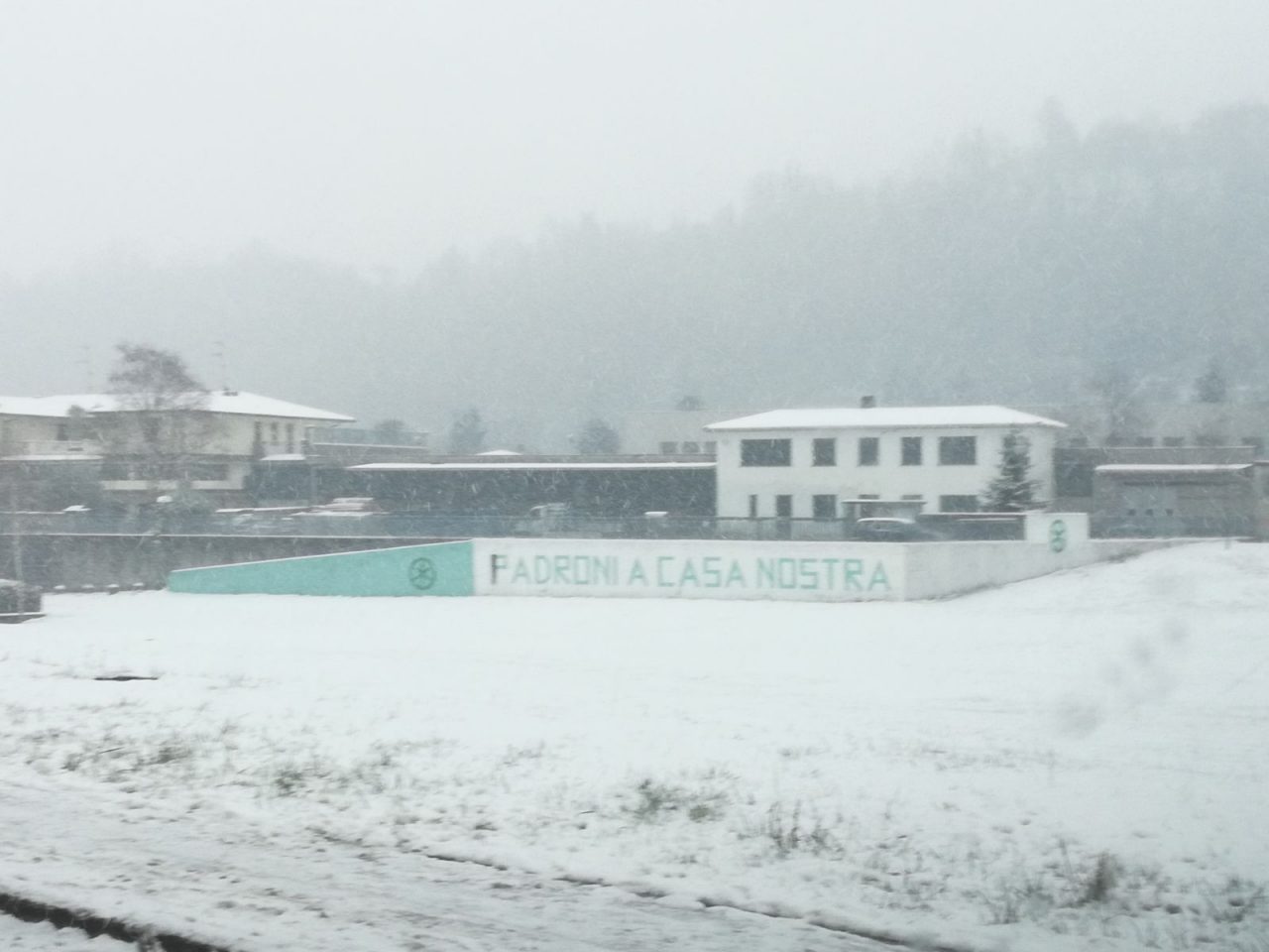 Ancora neve sul Lecchese, traffico rallentato in Val san Martino FOTO E PREVISIONI
