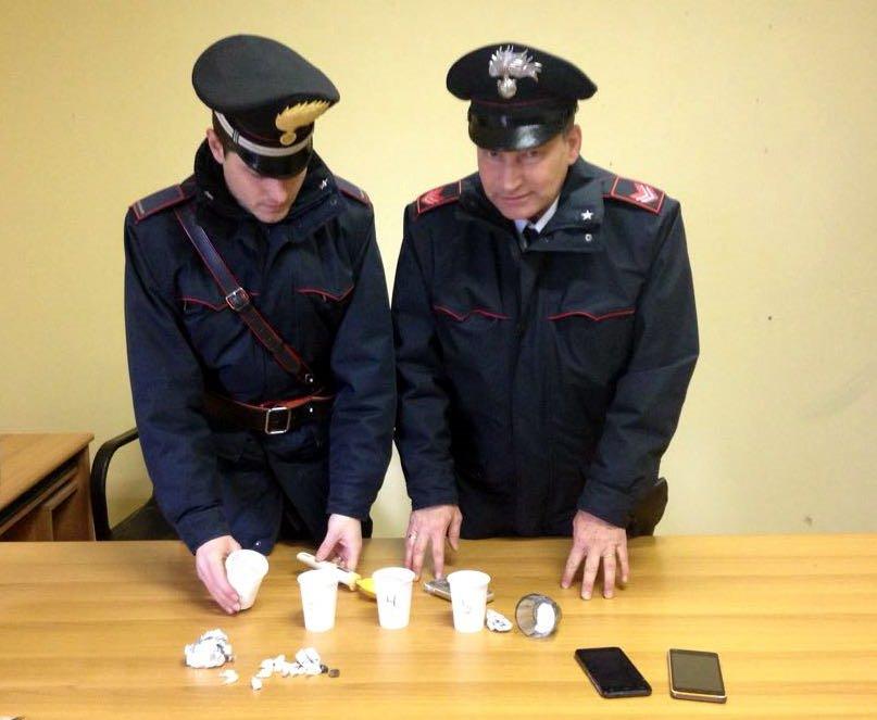 Arrestato pusher con 13 dosi di cocaina