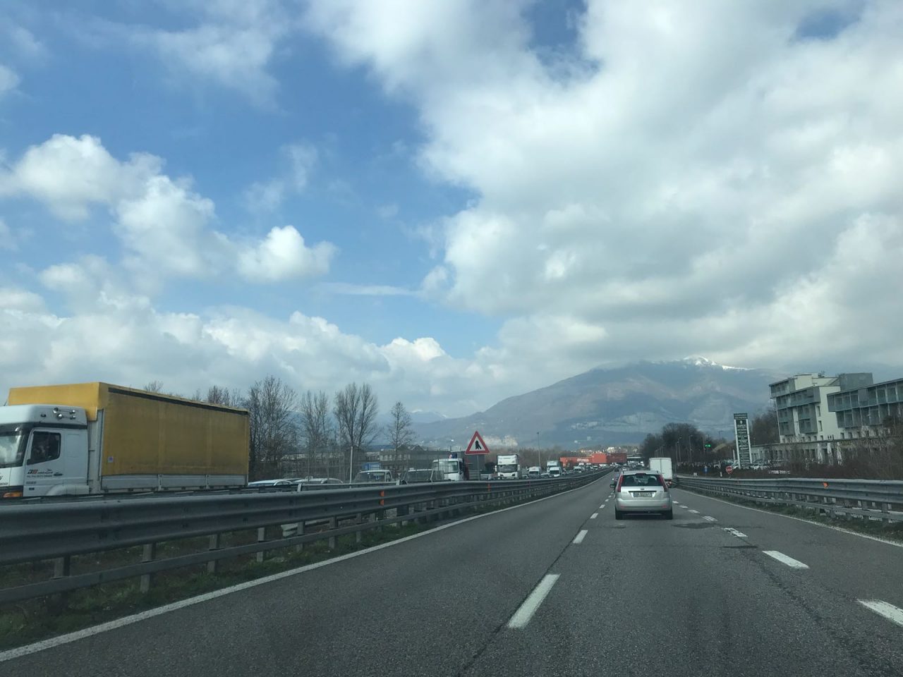 Incidente in Statale 36, code e rallentamenti