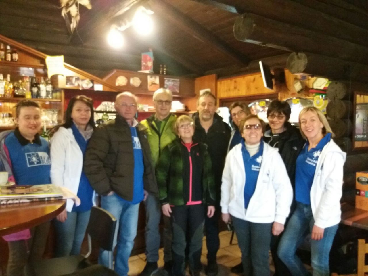 Il cielo della Valsassina si illumina di blu per sensibilizzare sull’autismo FOTO E VIDEO
