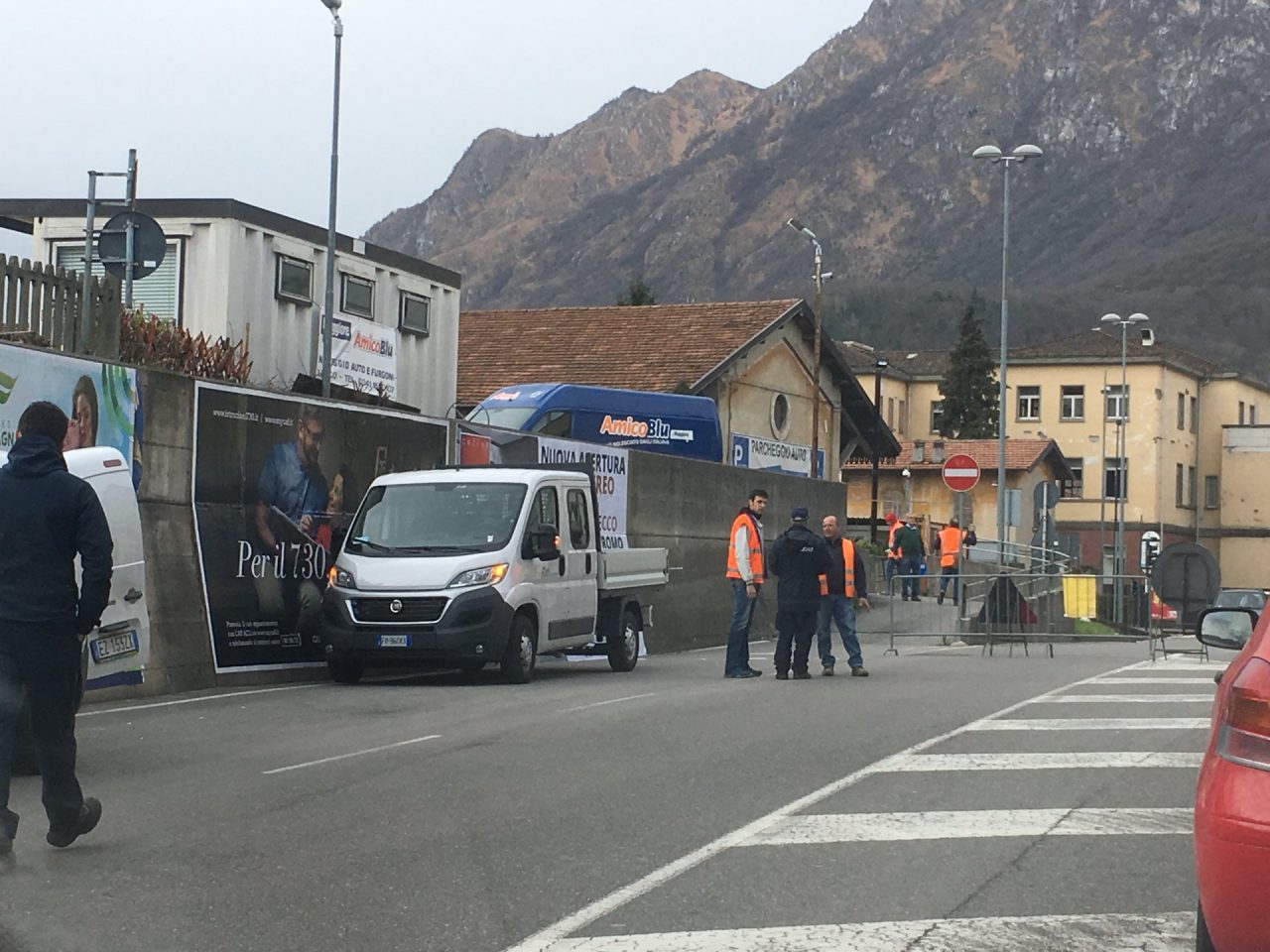 Chiusa una corsia di Via Amendola per lavori al ponte della ferrovia