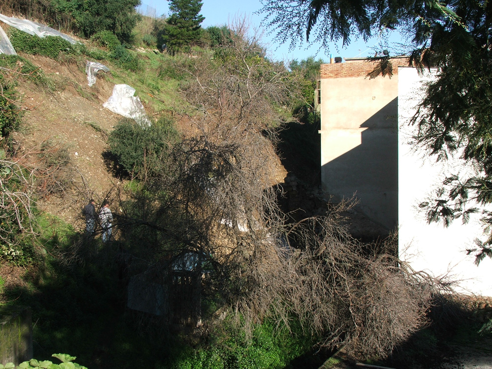 Smottamento a Valmadrera tre case evacuate