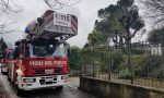 Incendio tetto intervengono i Vigili del Fuoco FOTO