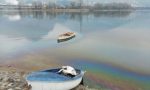 Inquietante macchia d'olio nel lago a Olginate FOTO