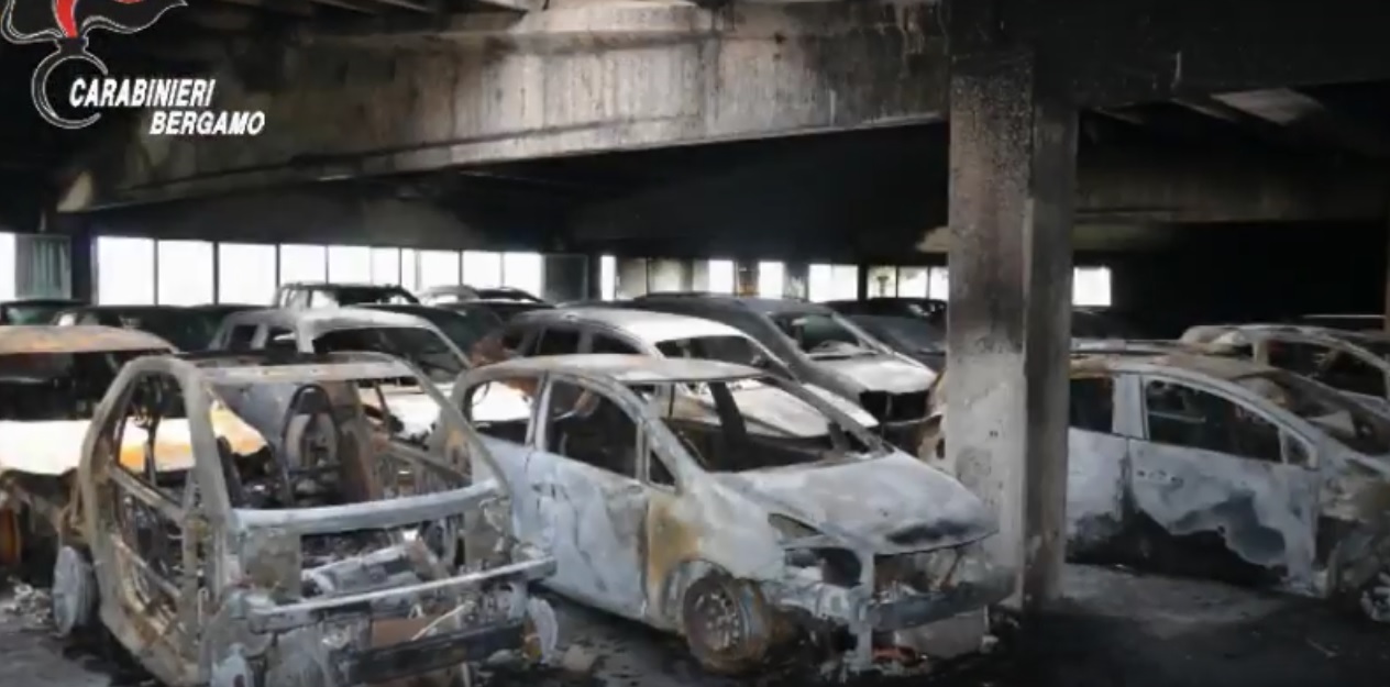 Auto incendiate in aeroporto arrestati i colpevoli VIDEO