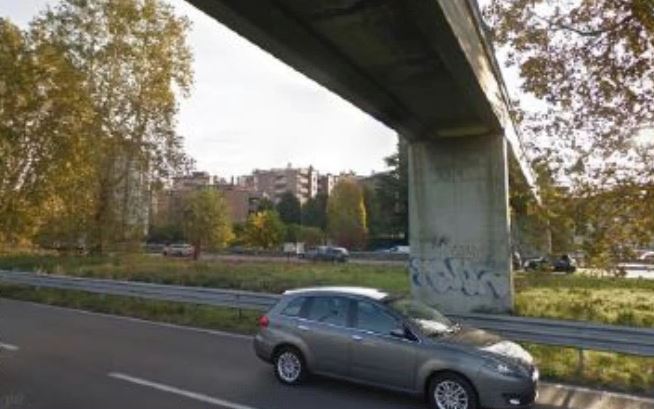 Cade dal cavalcavia e viene investito: ancora grave giovane lecchese