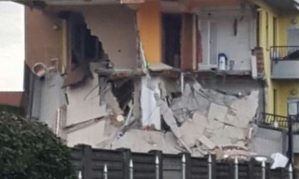 Esplode casa nel Milanese: tre feriti, si scava tra le macerie