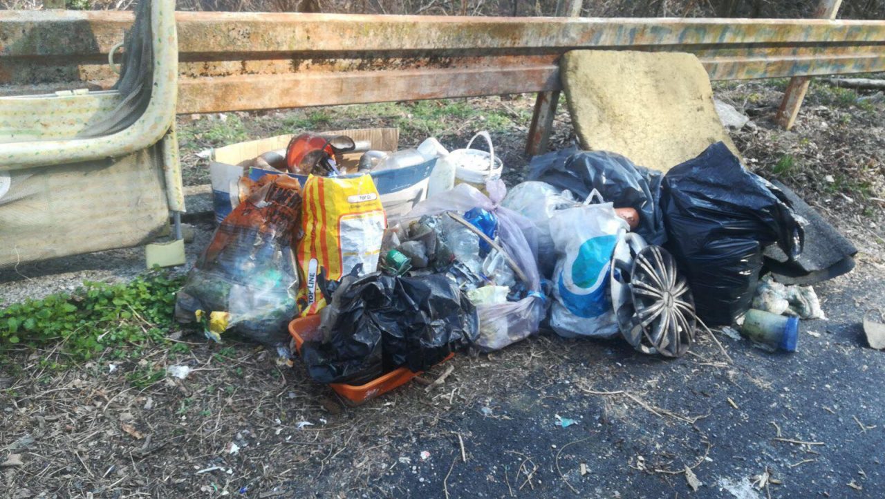 Trovati proiettili in mezzo alla spazzatura abbandonata