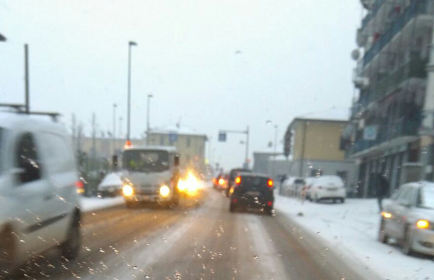 Gelicidio annunciato, ma la Statale si blocca per neve FOTO