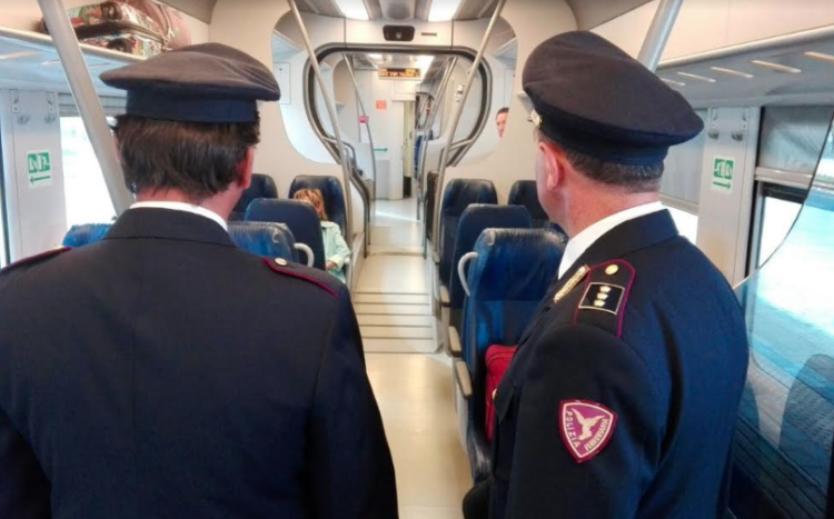 Ancora violenza sui treni: picchiato un poliziotto