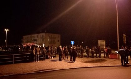 Il trasporto eccezionale diventa uno show: in centinaia ad assistere  VIDEO