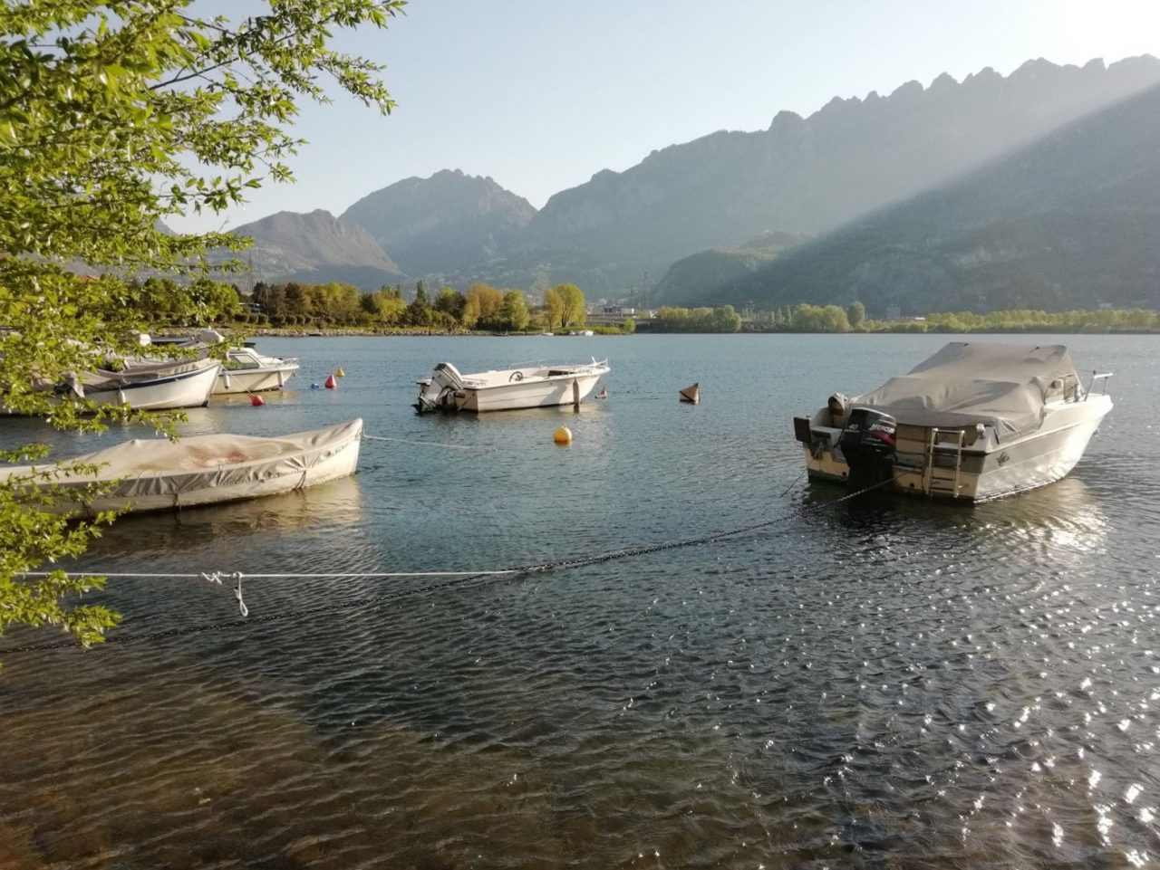 Per il secondo anno tuffi possibili a Pescate: lago balneabile