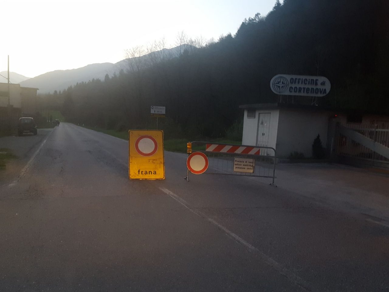 Masso di 7000 kg sulla Provinciale: decisa la chiusura della strada FOTO