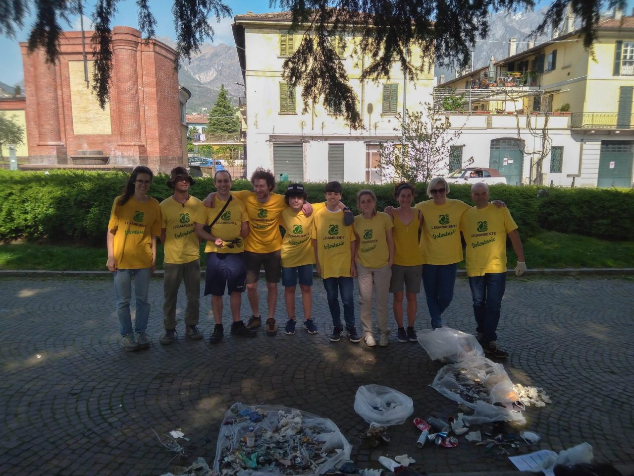 Beach Litter volontari ripuliscono il lungolago