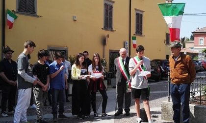 Tricolore esposto per il 25 Aprile a Caprino Bergamasco FOTO e VIDEO