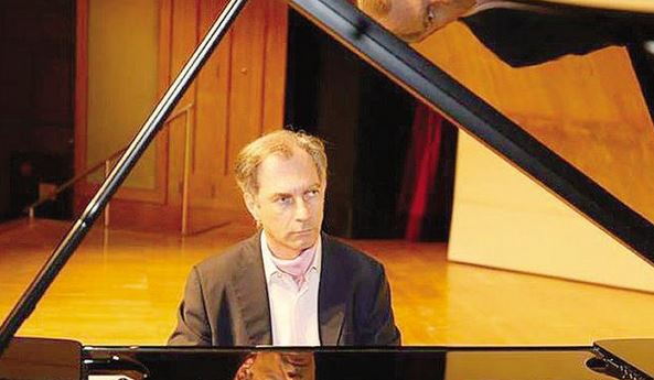 Domani il pianista Panciroli a Lecco