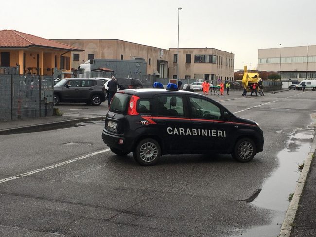 Sparatoria in azienda nel Bresciano: dopo due omicidi il killer si è tolto la vita