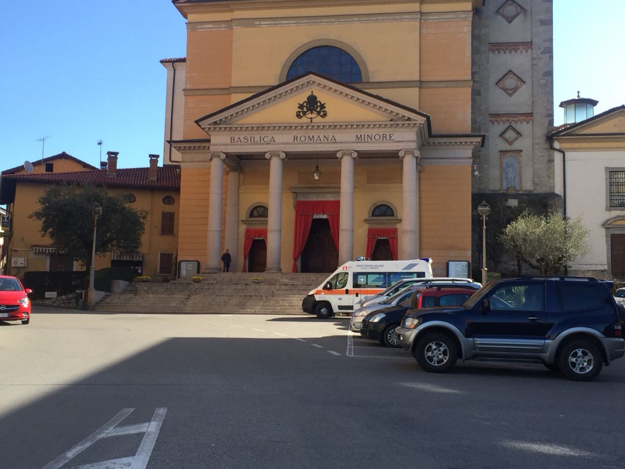 Malore in basilica, anziano soccorso