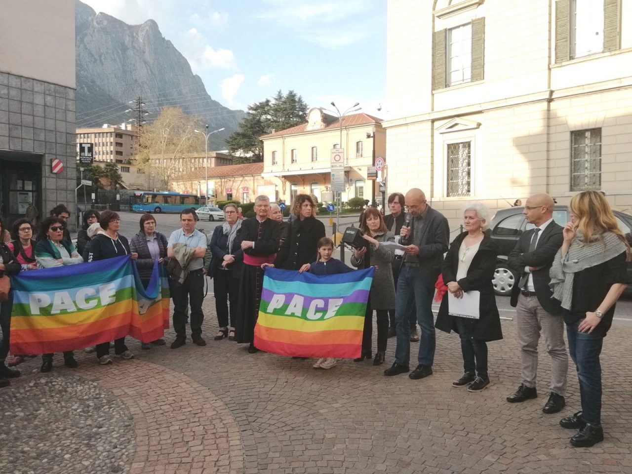 Lecco in piazza per la pace in Siria e in tutto il Medio Oriente FOTO