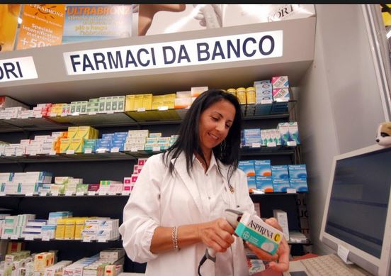Adolescenti e abuso di farmaci da banco: al via la campagna di Federfarma Lecco nelle scuole