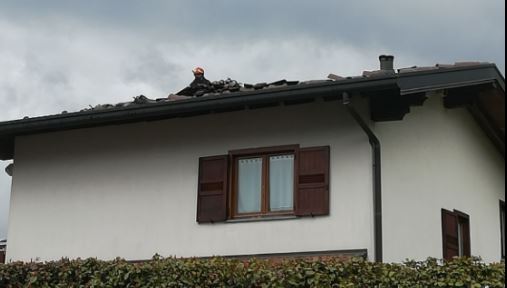 Incendio canna fumaria Vigili del Fuoco al lavoro FOTO