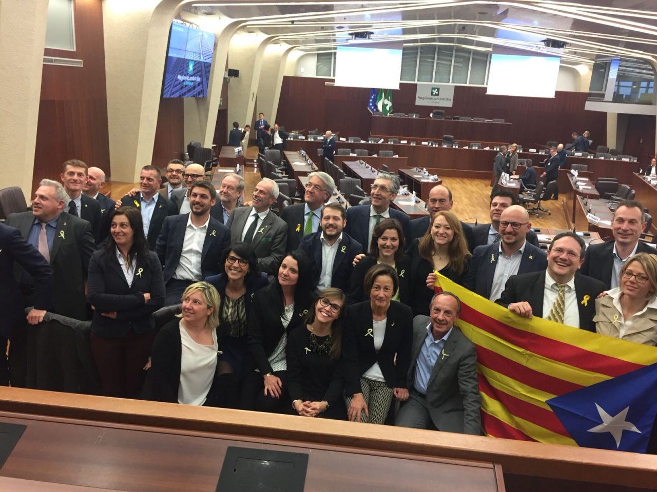 Leghisti…catalani: manifestazione in Regione per Puigdemont &C.