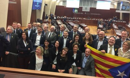 Leghisti...catalani: manifestazione in Regione per Puigdemont &C.