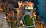 Gli isolani si riuniscono alla corte dei Colleoni