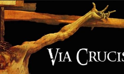Due Via Crucis a distanza di 600 metri, fedeli perplessi...