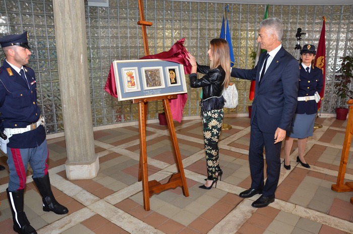 Una scultura per ricordare l’agente Pischedda, morto mentre inseguiva un ladro