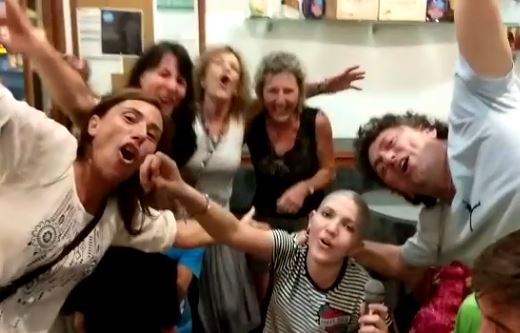 Sara “la guerriera” sul palco al Bione: “Ho 15 anni e avevo il cancro” VIDEO