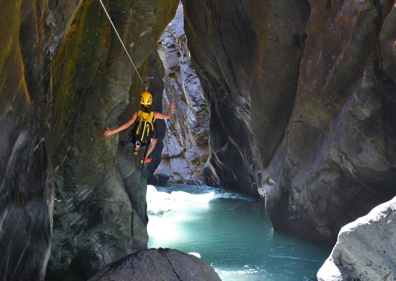 Sospesi alle corde nelle gole di roccia: in Valtellina si può GALLERY
