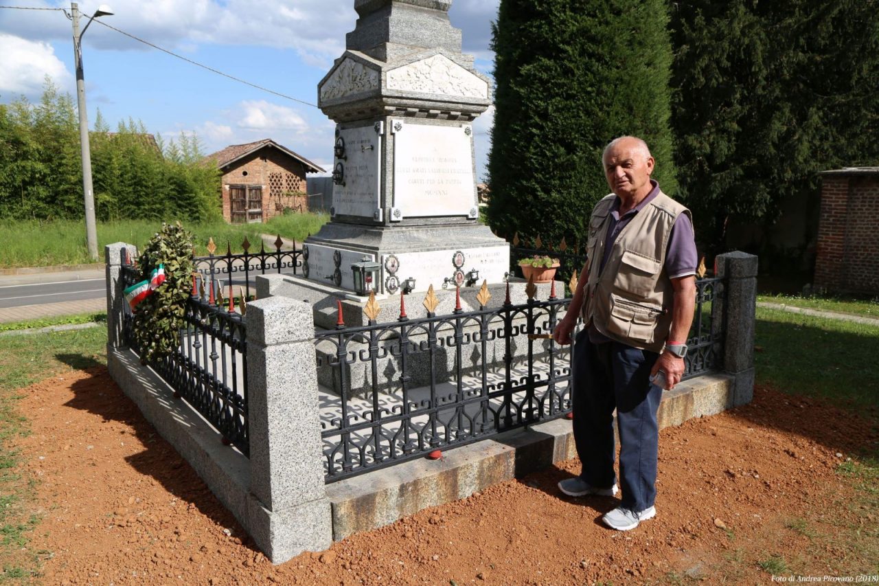 Alberto Fumagalli restaura il monumento ai caduti di Galgiana FOTO