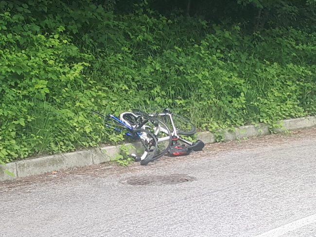 Paura per un ciclista di 12 anni investito