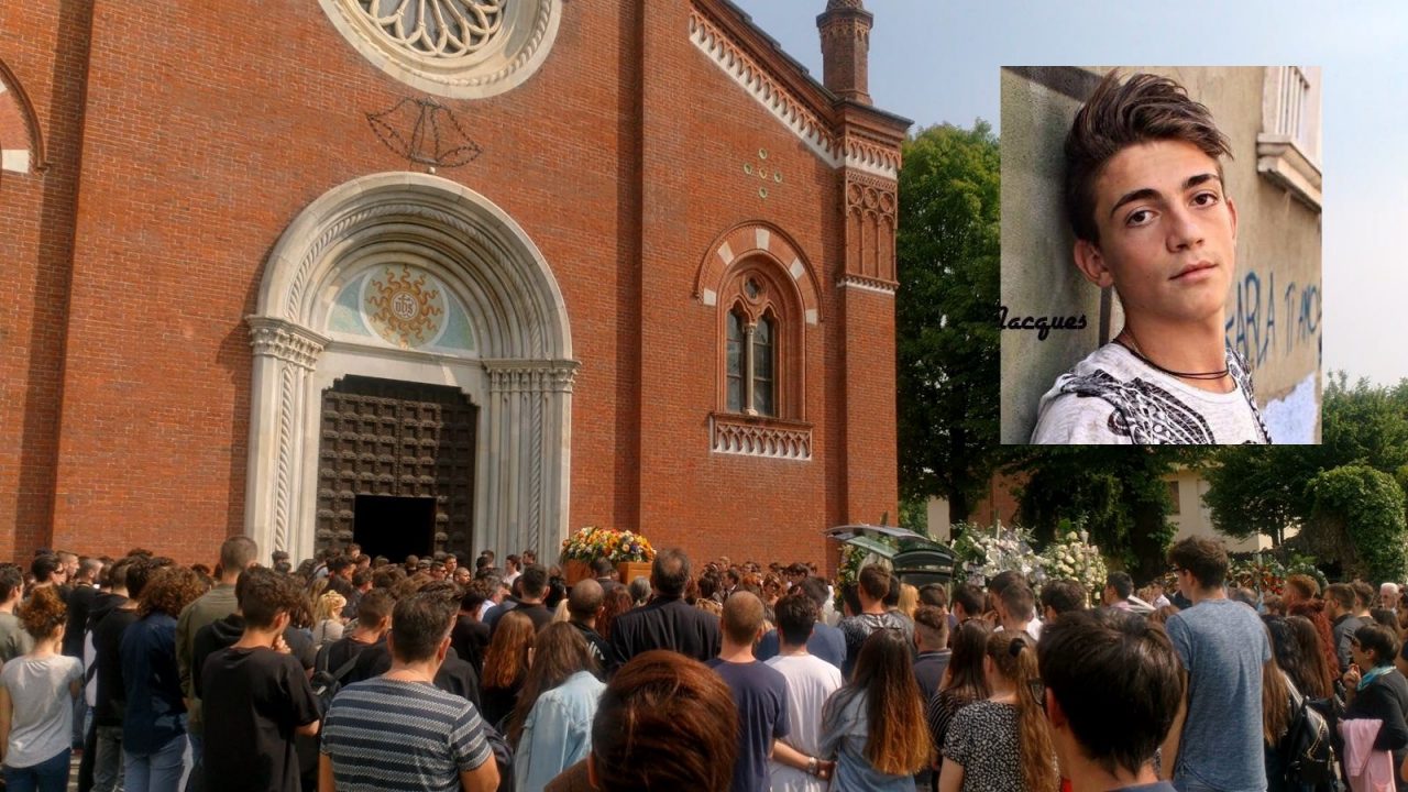L’ultimo straziante saluto di amici e parenti a Lorenzo Pizzuco FOTO e VIDEO
