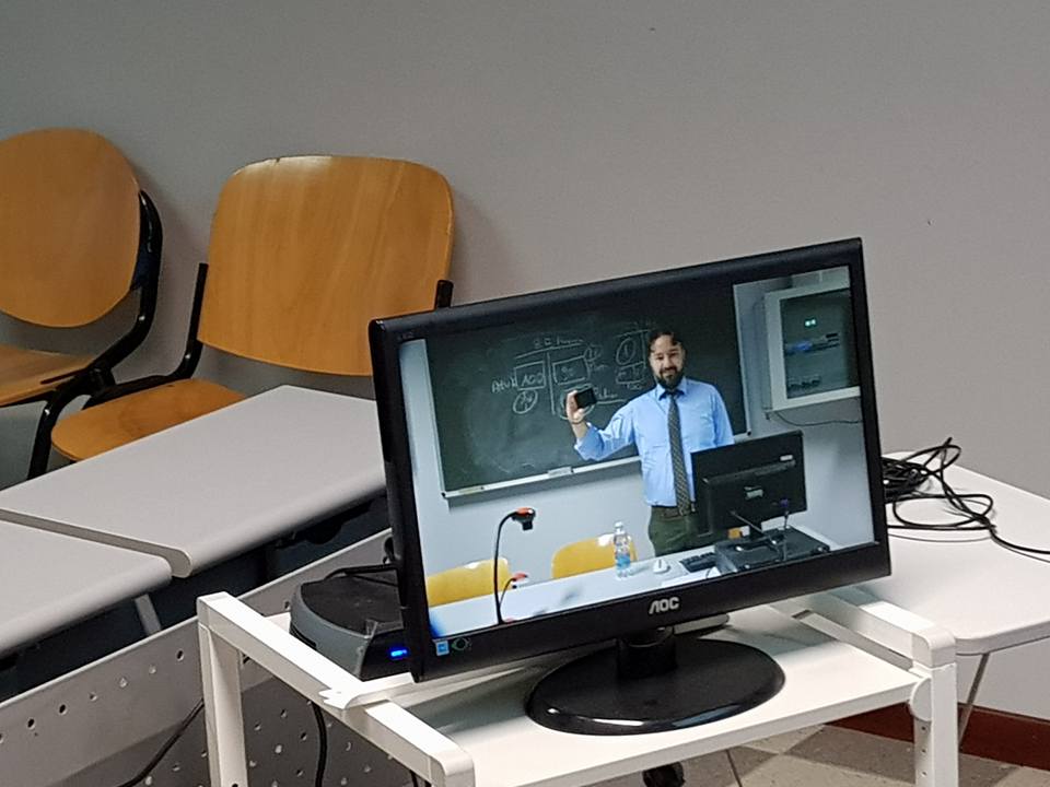 Bonanomi spiega ai genitori i pericoli della rete