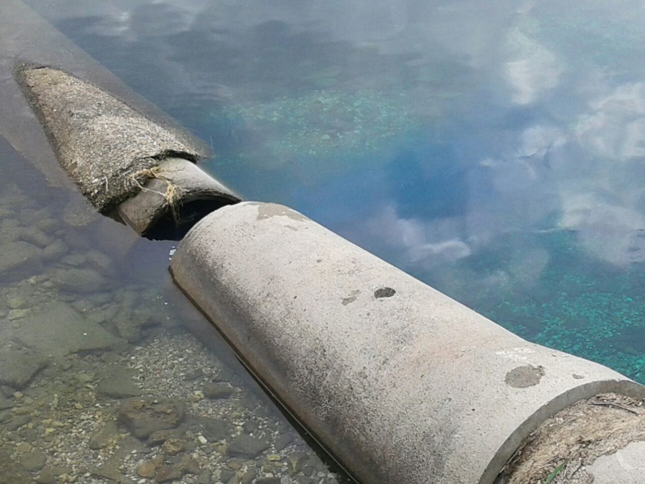Sversamento di liquidi nel lago: beccato il responsabile