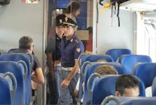 Ancora violenza sui treni lombardi, tenta di violentare una 22enne: arrestato