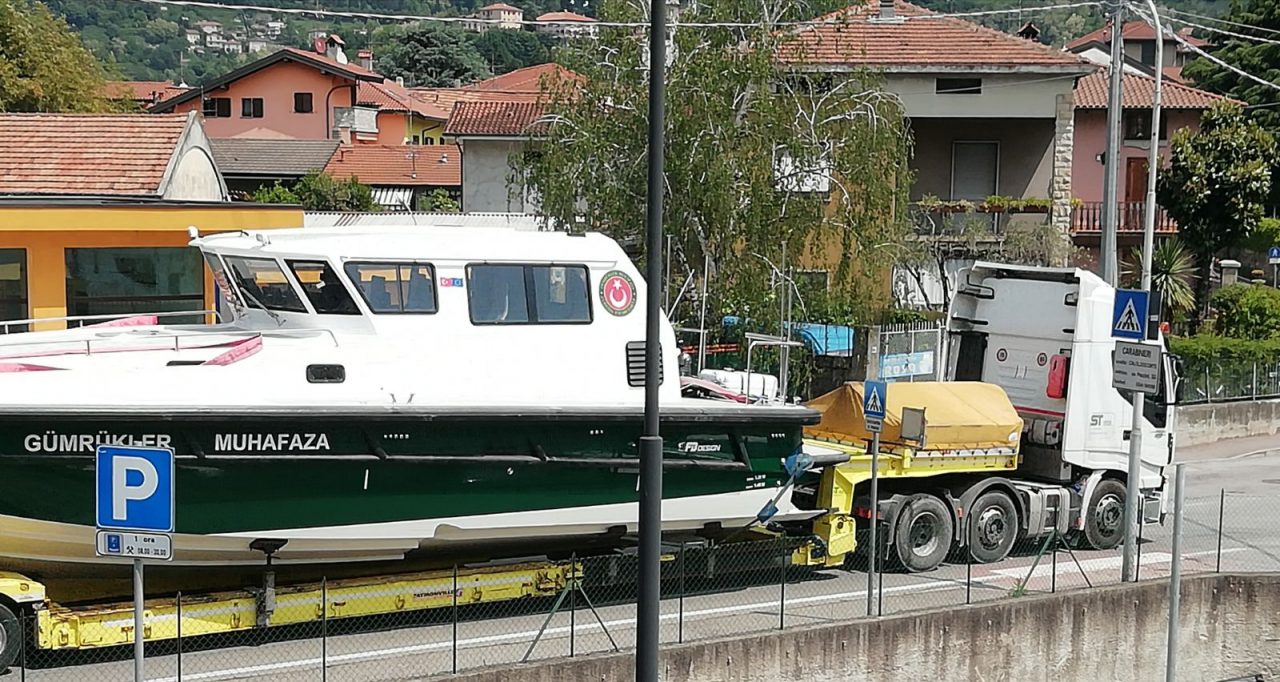 Yacht in strada… circolazione in tilt